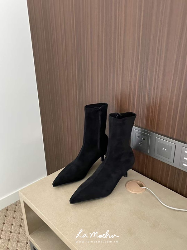 尖頭霧面麂皮靴(偏小半號)